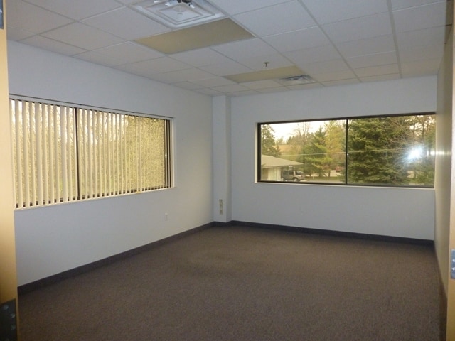 More Photos Of 51863 Schoenherr Rd, Shelby Township Office For Lease