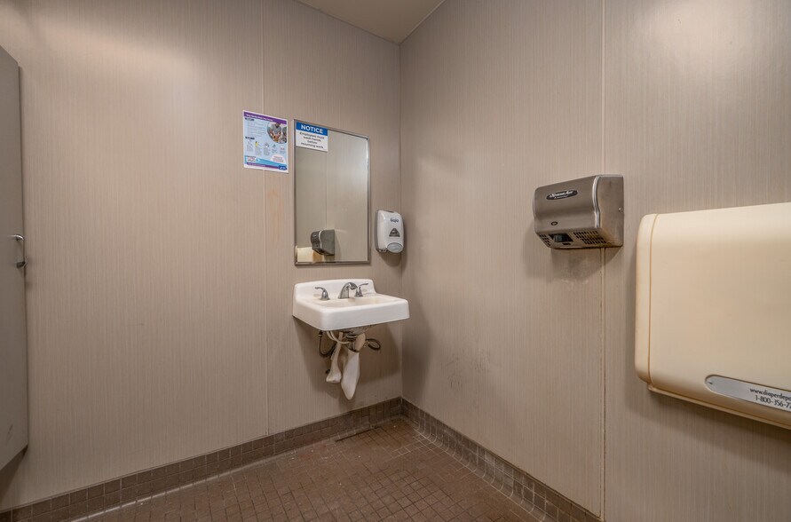 More Photos Of 705 W High Ave, New Philadelphia Drugstore For Lease