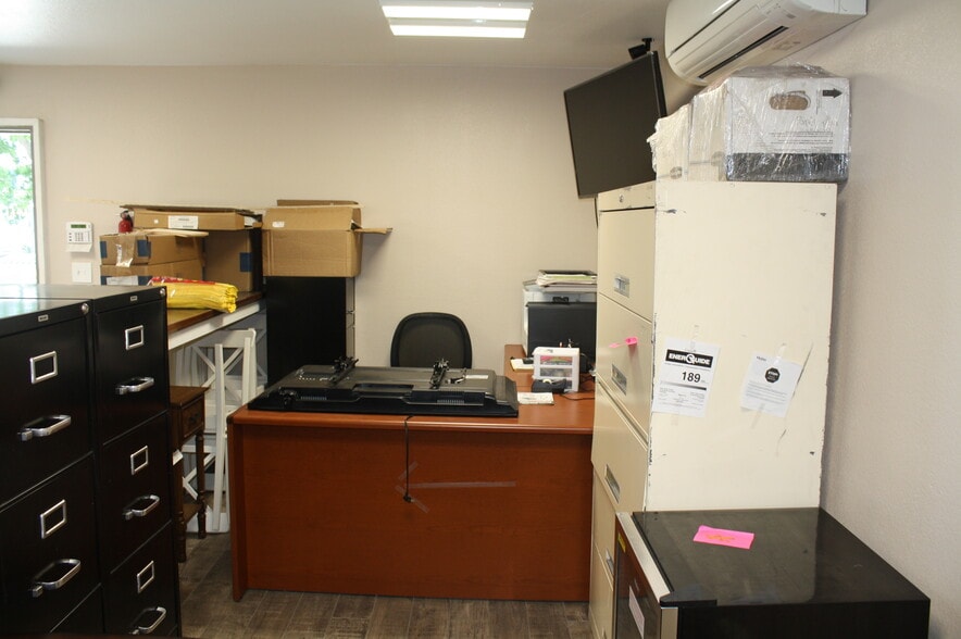 More Photos Of 45240 N Trevor Ave, Lancaster Auto Repair For Sale