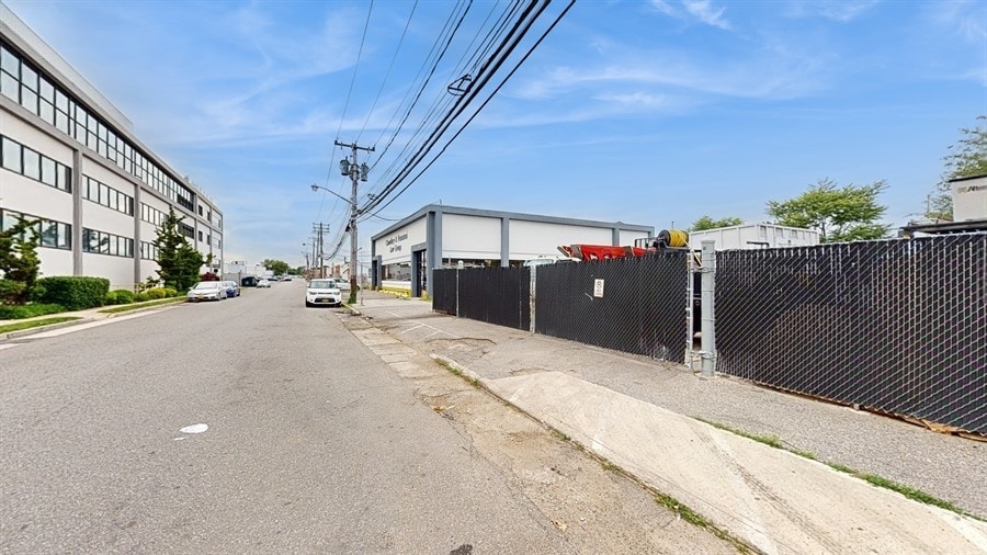 More Photos Of 26-32 Bond St, Westbury Loft Creative Space For Sale