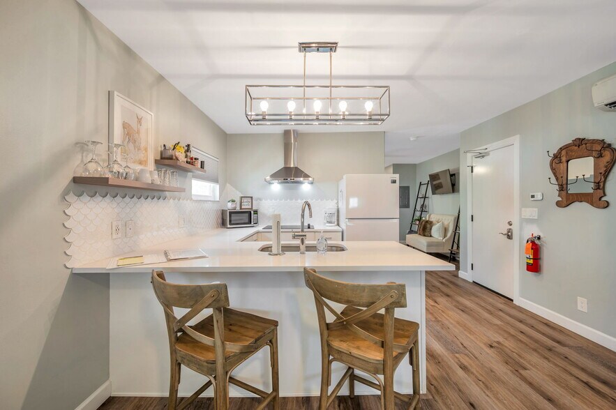 More Photos Of 465 Main St, Dunedin Storefront Retail Residential For Sale