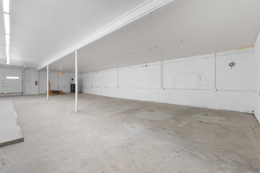 More Photos Of 127 SE 3rd St, Lees Summit Freestanding For Lease