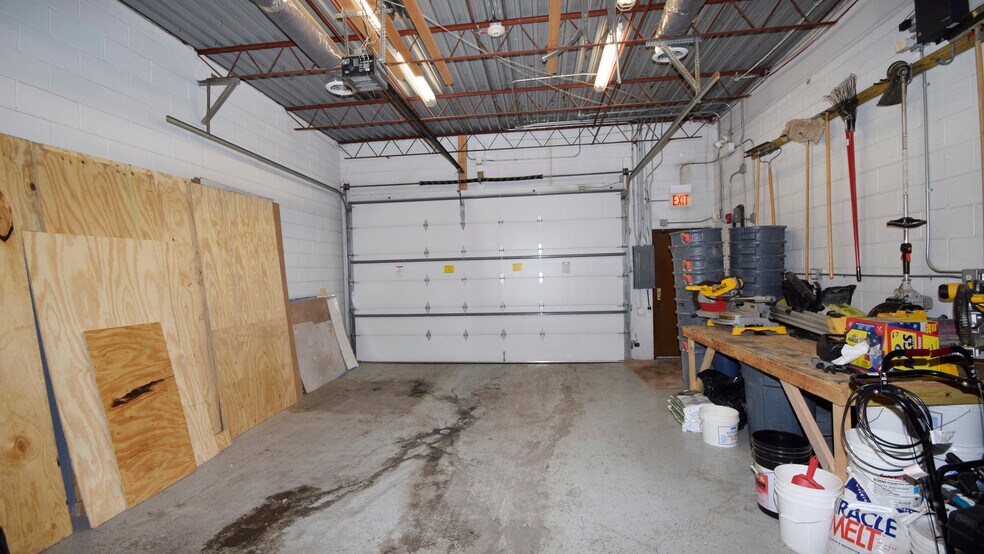 More Photos Of 1024-1036 Busse Hwy, Park Ridge Showroom For Sale