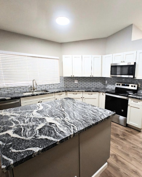 More Photos Of 4038 E Thistle Landing Dr, Phoenix Assisted Living For Lease