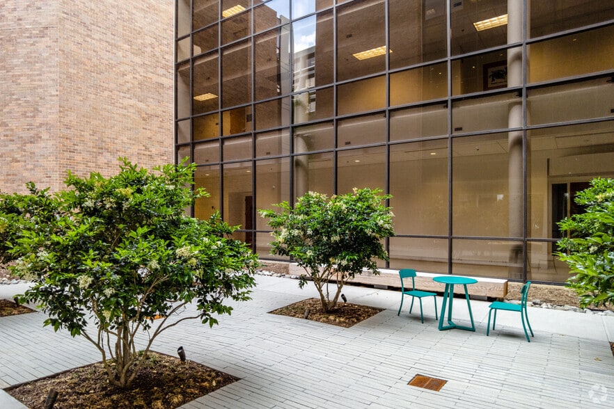 More Photos Of 8320 Old Courthouse Rd, Vienna Office For Lease