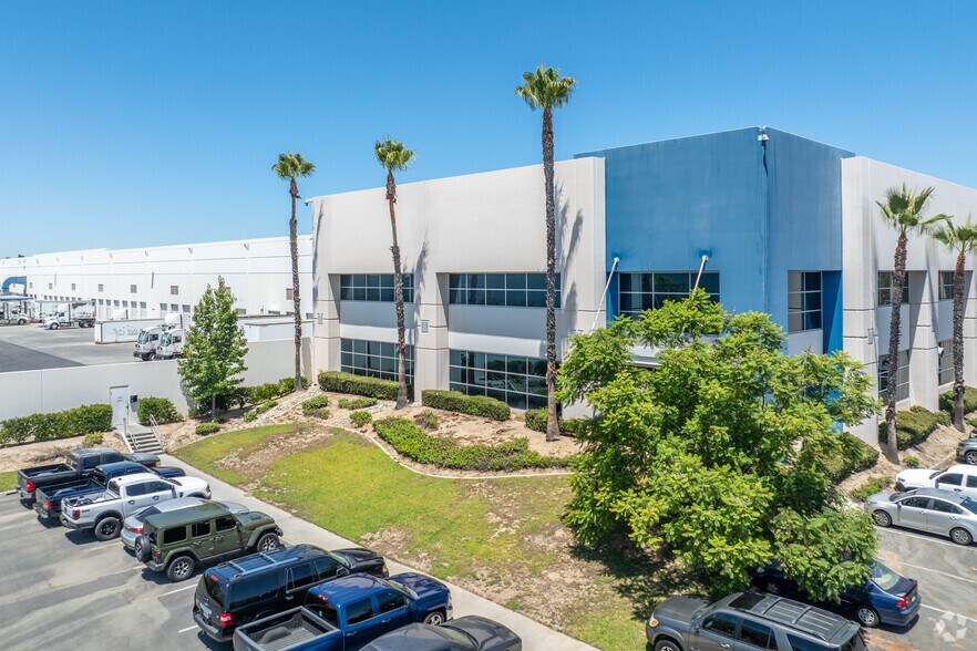 More Photos Of 6125 Sycamore Canyon Blvd, Riverside Warehouse For Lease