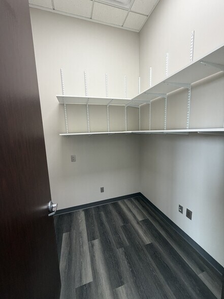 More Photos Of 1335 Space Park Dr, Houston Office For Lease