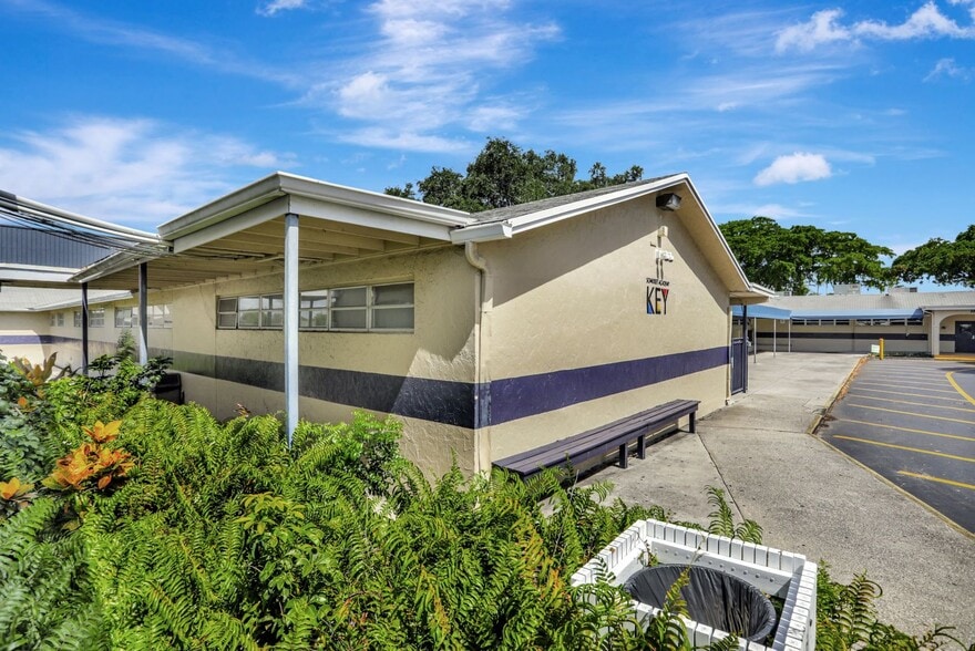 More Photos Of 959 SE 6th Ave, Deerfield Beach Schools For Sale