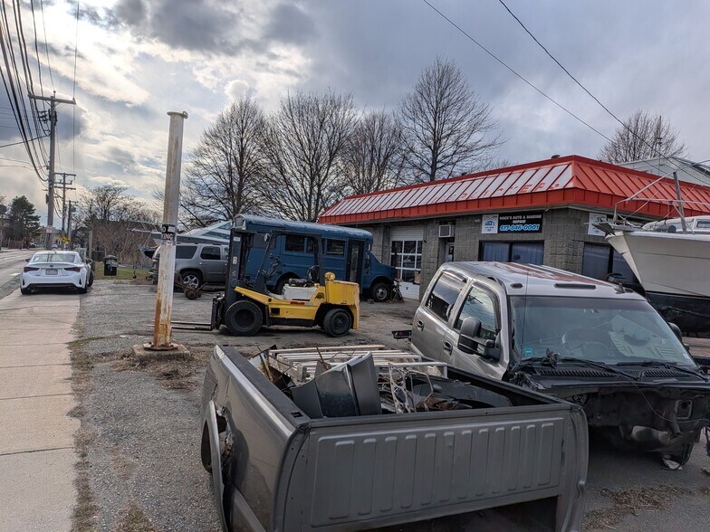 More Photos Of 250 Washington Ave, Winthrop Auto Repair For Sale