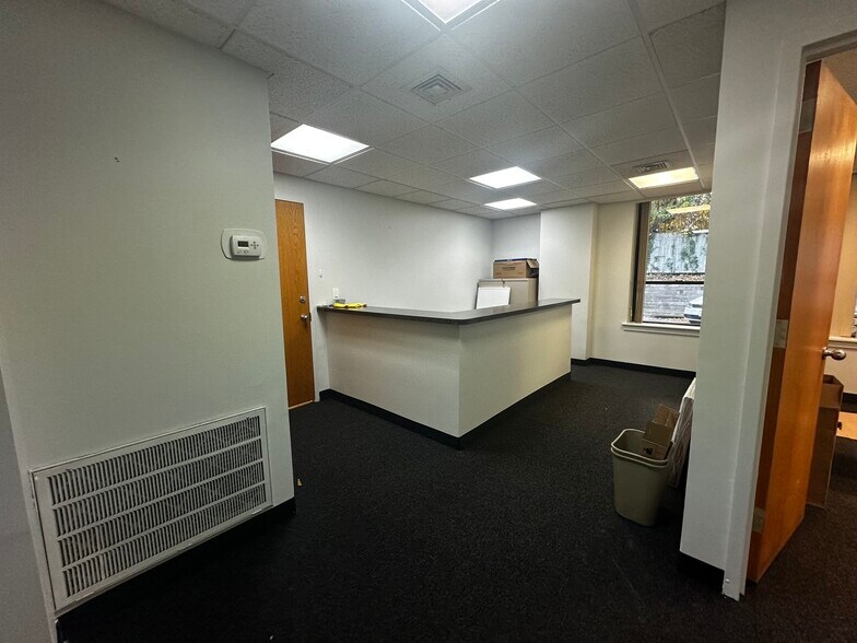 More Photos Of 20 Gilbert Ave, Hauppauge Medical For Lease