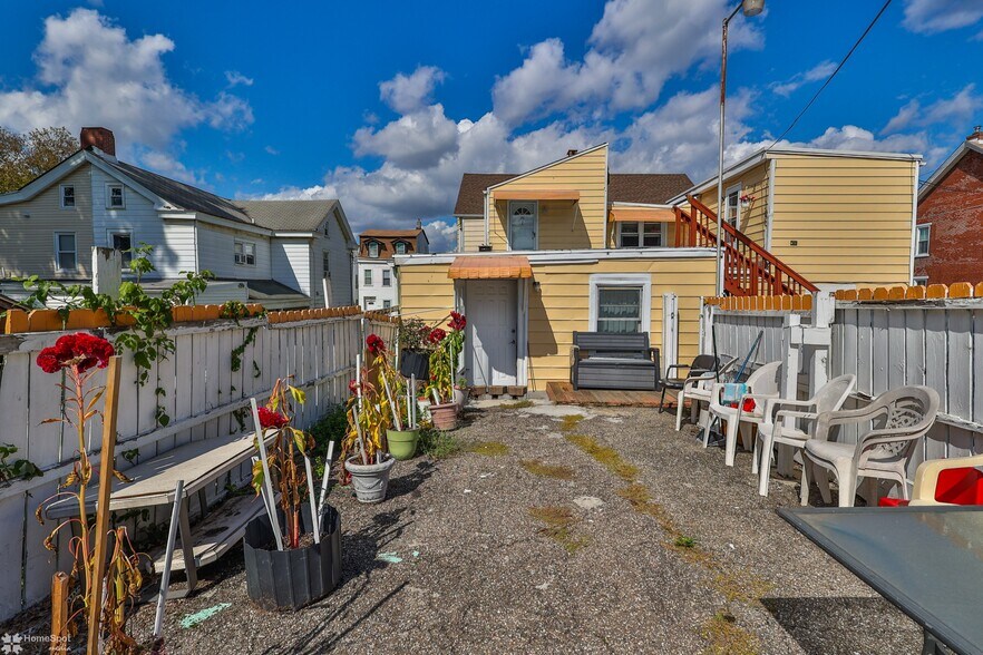 More Photos Of 902 W Wilkes Barre St, Easton Apartments For Sale