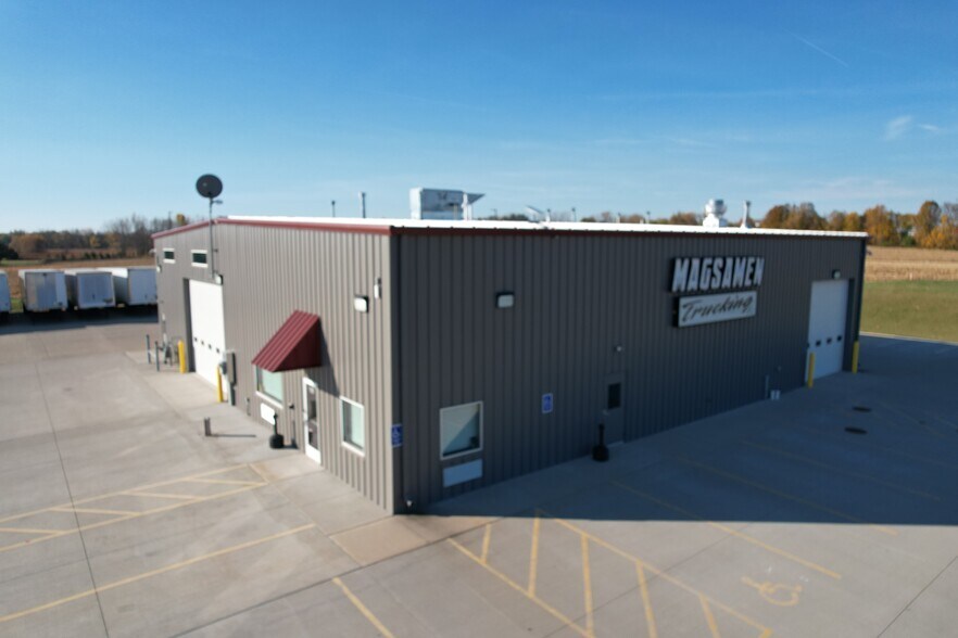 More Photos Of N643 Boulder Rd, Watertown Distribution For Sale