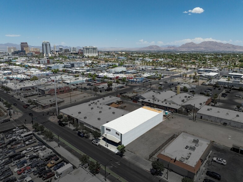 More Photos Of 1551 S Commerce St, Las Vegas Storefront For Lease