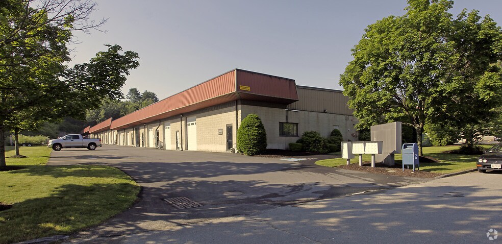 More Photos Of 9 Bonazzoli Ave, Hudson Warehouse For Lease