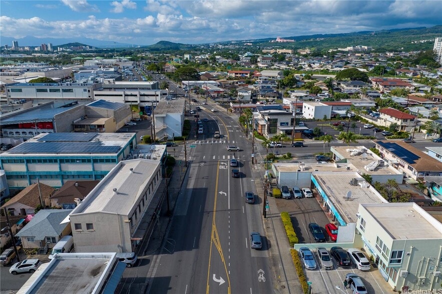 More Photos Of 2046 N King St, Honolulu Storefront Retail Office For Sale