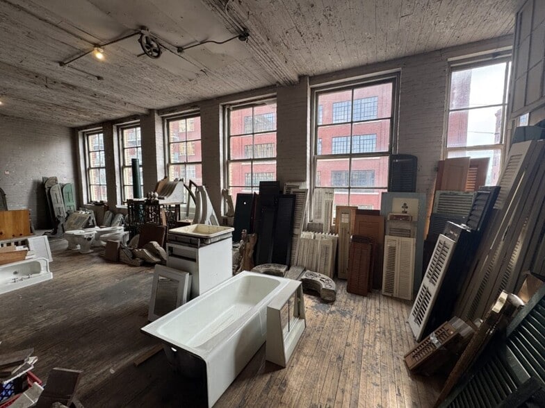 More Photos Of 20 S Ontario St, Toledo Office For Sale