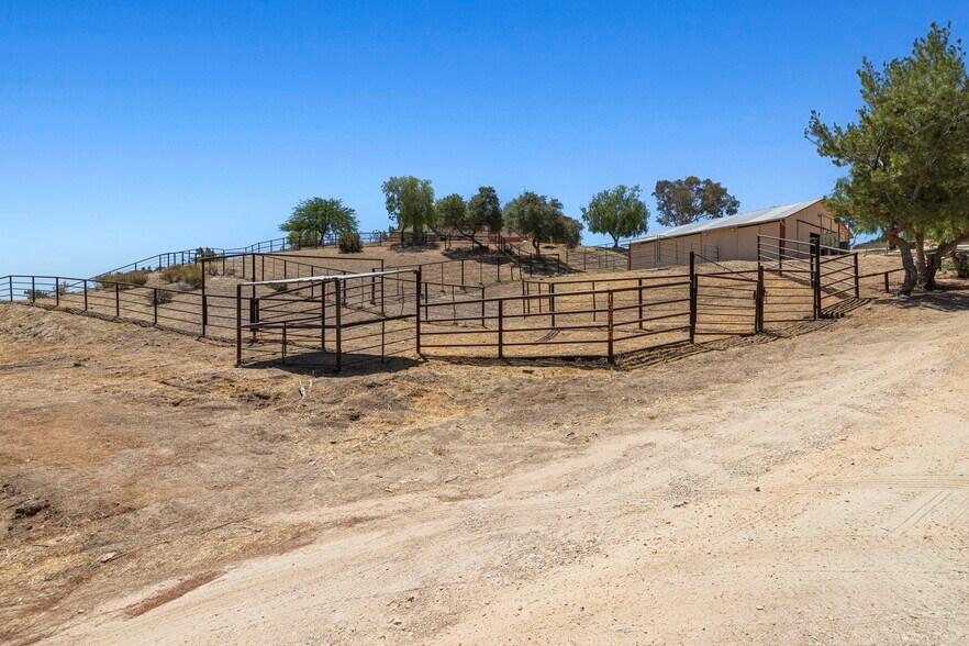 More Photos Of 13620 Pales Rd, Agua Dulce Specialty For Lease