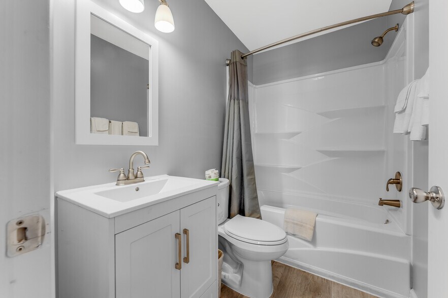 More Photos Of 21507 Seneca Trl, Marlinton Hotel For Sale