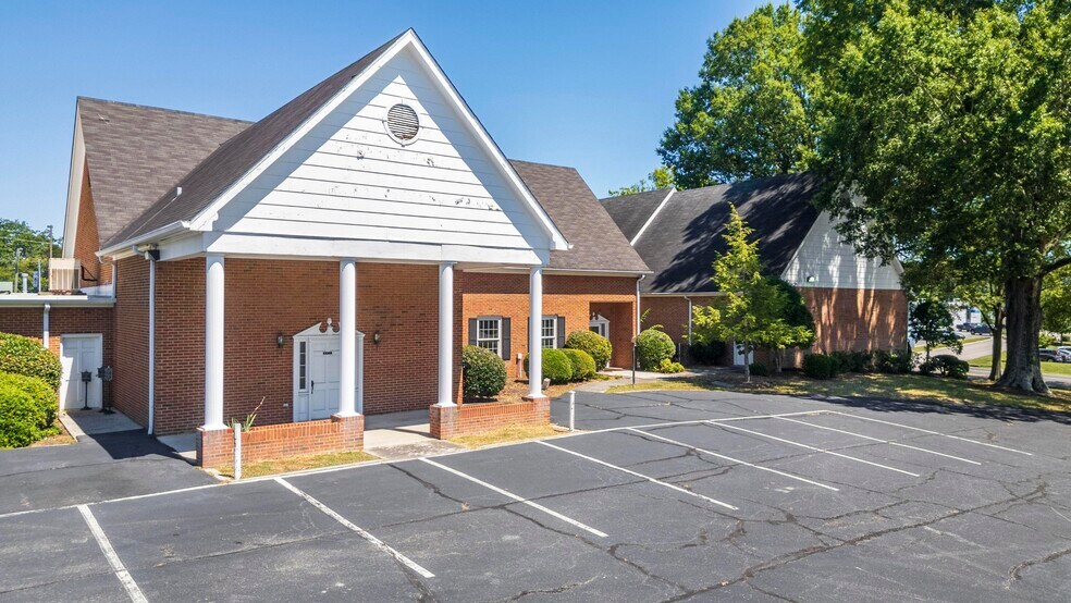 More Photos Of 2415 N Ocoee St, Cleveland Funeral Home For Sale