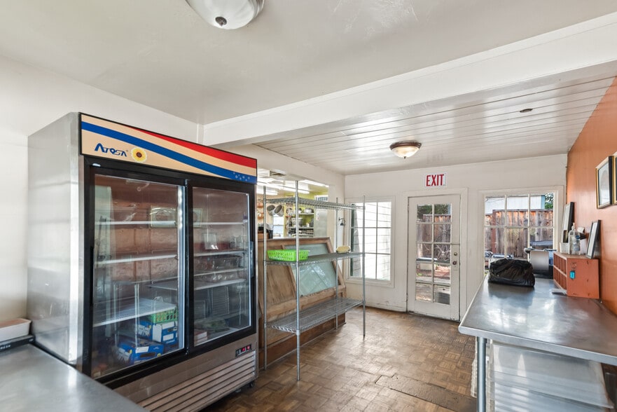 More Photos Of 14496 Oak Pl, Saratoga Restaurant For Sale