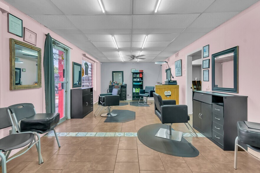 More Photos Of 4600 NE 28th St, Haltom City Storefront Retail Office For Sale