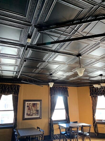 More Photos Of 307 N Broadway, Green Bay Restaurant For Sale