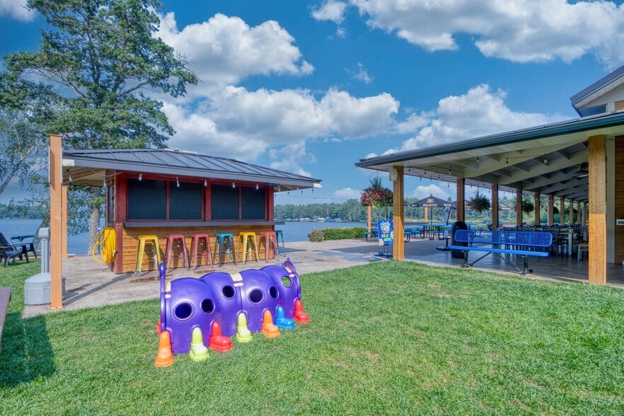 More Photos Of 9971 N Grand Pines Ln, Hayward Restaurant For Sale