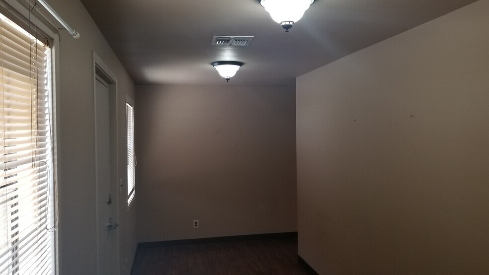 More Photos Of 3701 US Highway 81, Marlow Warehouse For Lease