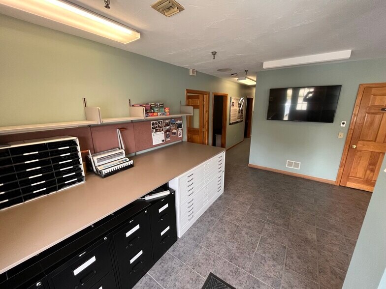More Photos Of 4-6 Barlows Landing Rd, Pocasset Storefront Retail Office For Sale