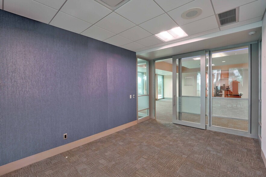 More Photos Of 1200 E Blue Heron Blvd, West Palm Beach Storefront Retail Office For Lease