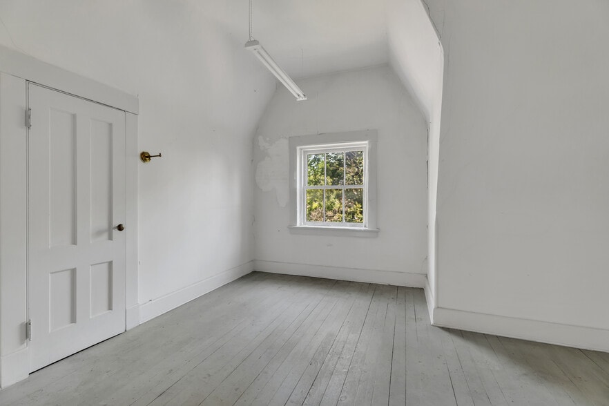 More Photos Of 51 Trumbull St, New Haven Office For Sale
