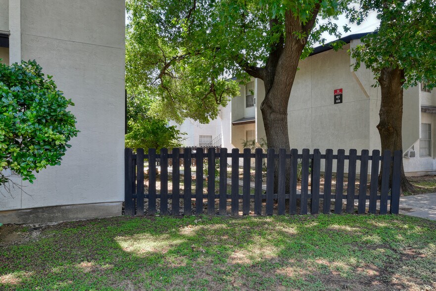 More Photos Of 737 W Mayfield Blvd, San Antonio Apartments For Sale