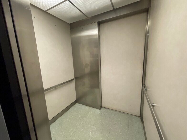 More Photos Of 71 Todt Hill Rd, Staten Island Medical For Lease