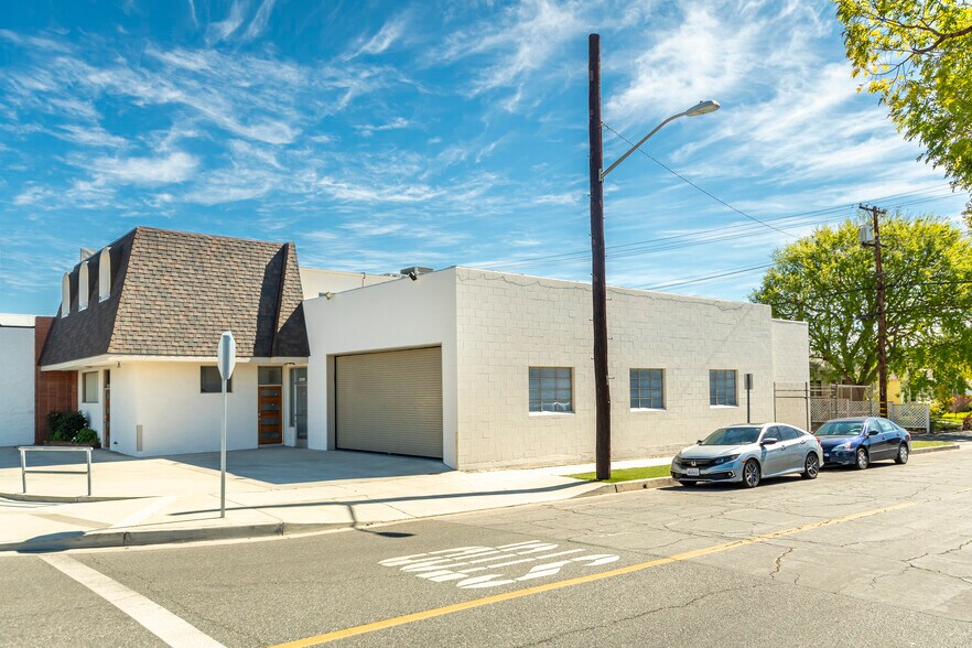 More Photos Of 3220 W Burbank Blvd, Burbank Warehouse For Lease