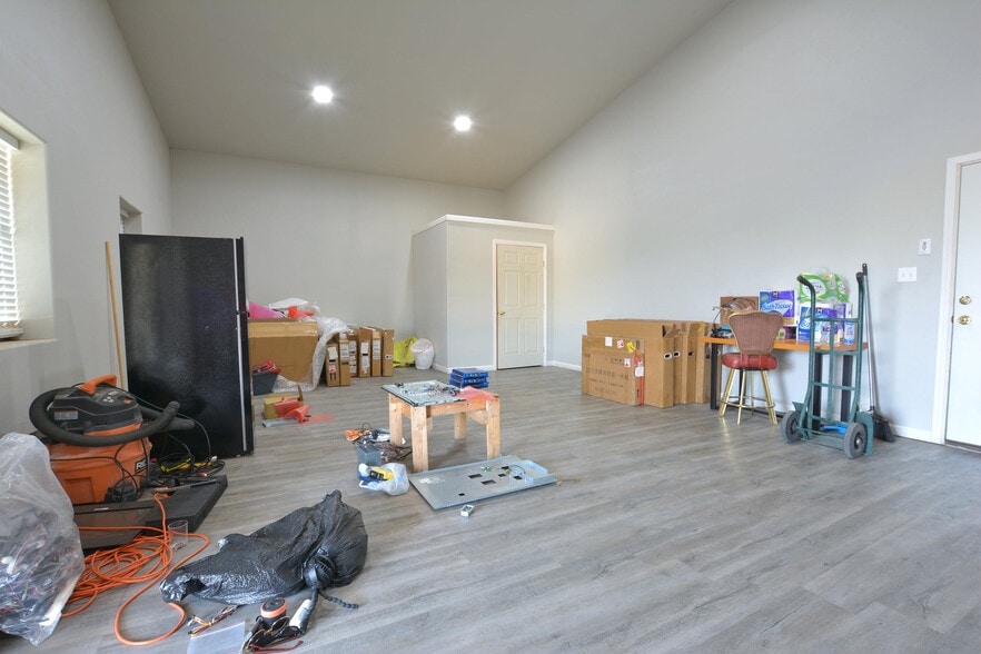 More Photos Of 1511 Private Road 7325, Lubbock Warehouse For Sale