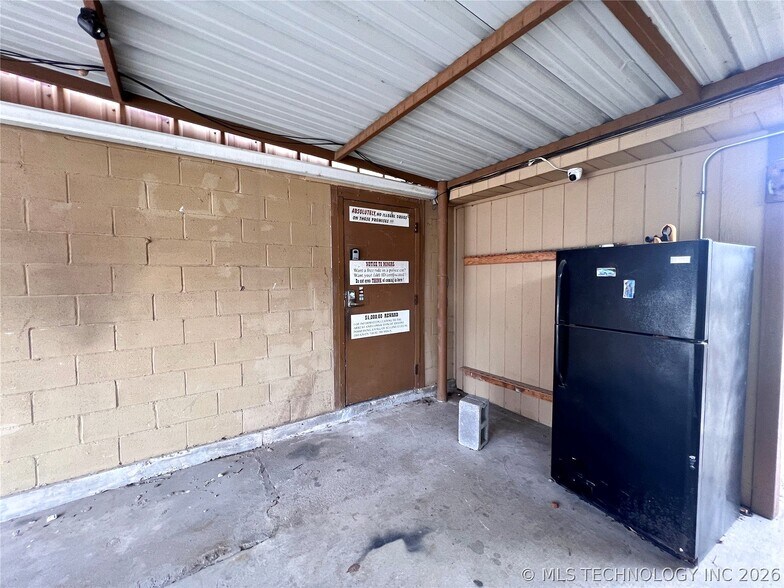 More Photos Of 5268 S Highway 377, Kingston Bar For Sale
