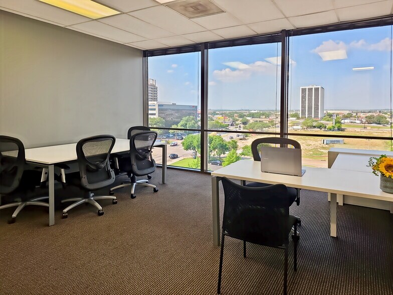More Photos Of 1341 W Mockingbird Ln, Dallas Coworking Space