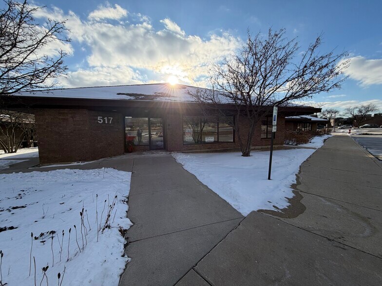 More Photos Of 511-515 Thornhill Dr, Carol Stream Unknown For Lease