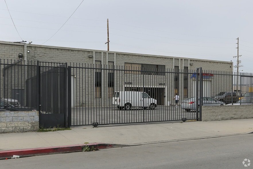 Primary Photo Of 14942 Delano St, Van Nuys Warehouse For Lease