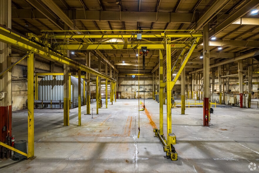 More Photos Of 7900 W Tower Ave, Milwaukee Manufacturing For Sale