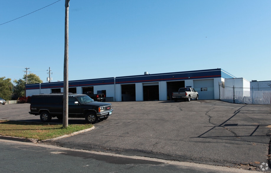 More Photos Of 960 Osborne Rd NE, Fridley Auto Repair For Lease