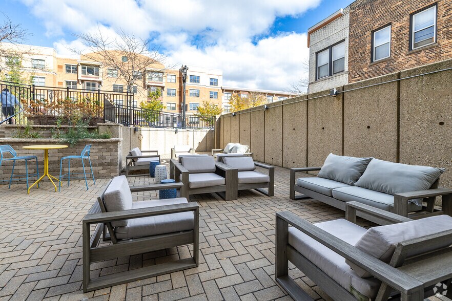 More Photos Of 735 W Wisconsin Ave, Milwaukee Apartments For Sale