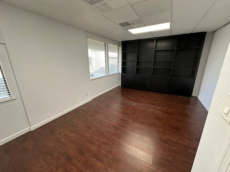 More Photos Of 2491 W Shaw Ave, Fresno Office For Sale