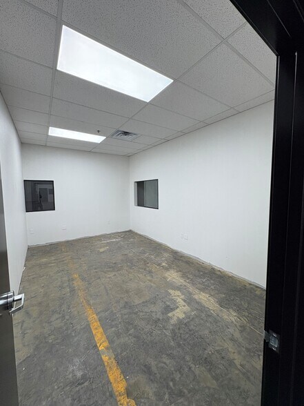 More Photos Of 530 E Pamalyn Ave, Las Vegas Unknown For Lease