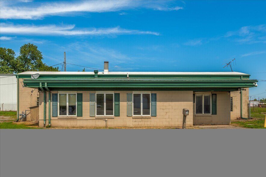 More Photos Of 3333 Sheffield Ave, Hammond Truck Terminal For Lease