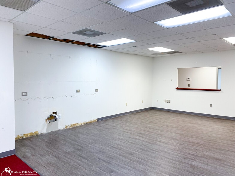 More Photos Of 30 Perimeter Park Dr, Atlanta Office For Lease