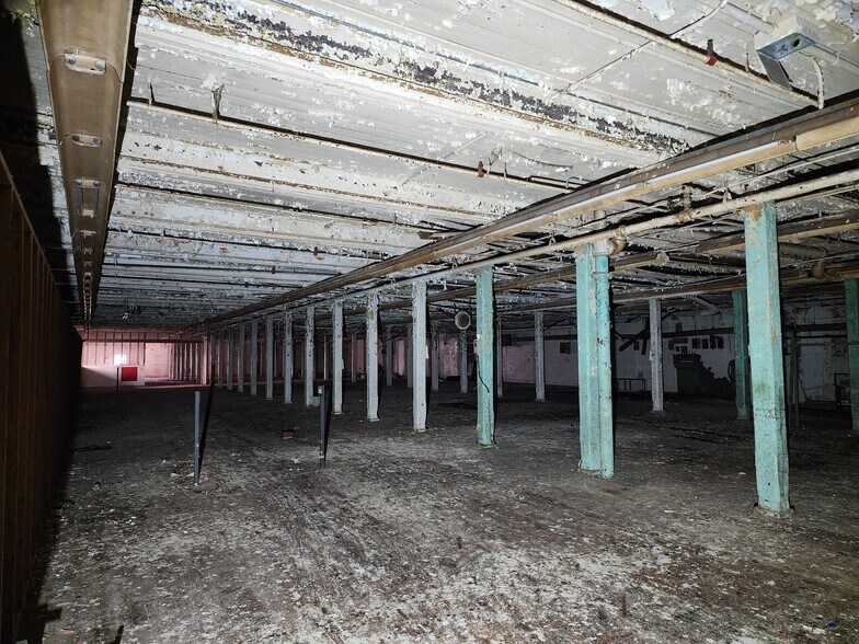 More Photos Of 20th AVE, Valley Light Manufacturing For Sale