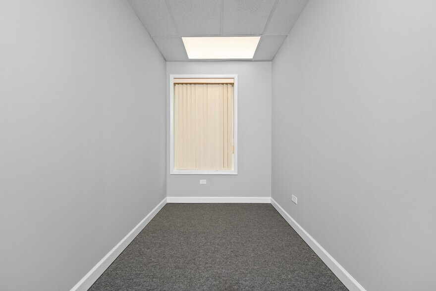 More Photos Of 211 W Chicago Ave, Hinsdale Office For Sale