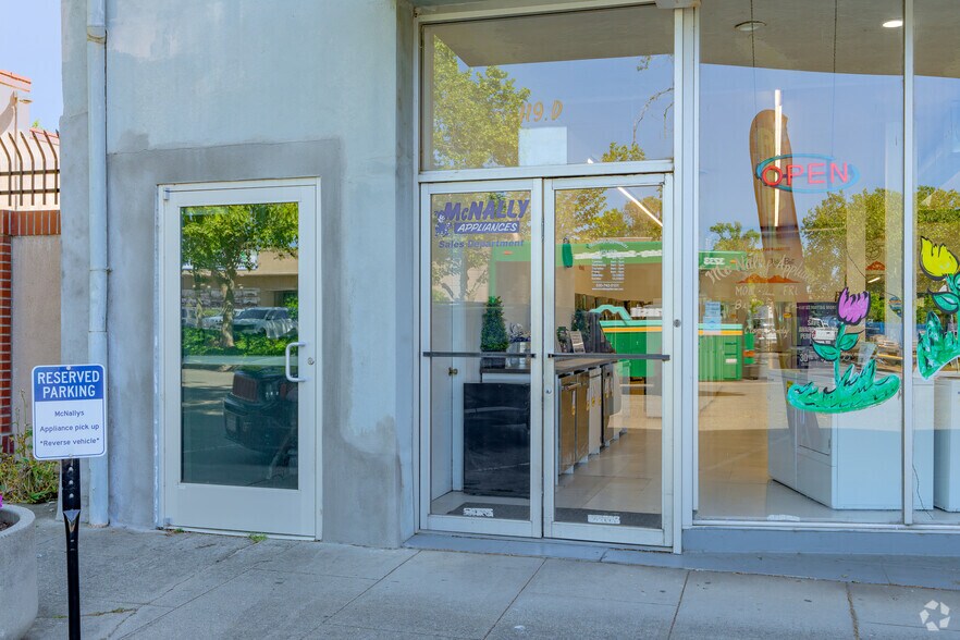 More Photos Of 119 D St, Marysville Storefront Retail Office For Sale