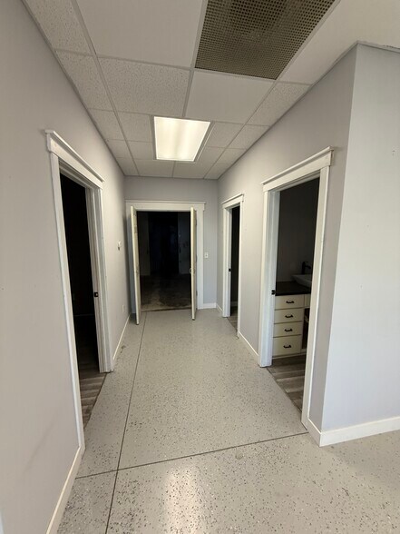 More Photos Of 201 Packer Dr, Roberts Light Manufacturing For Lease